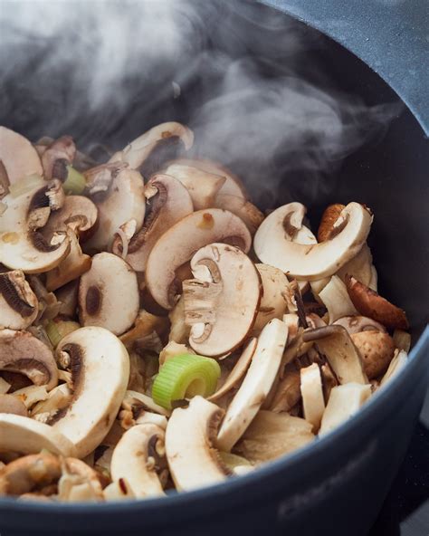 Mushroom Soup Recipe [VIDEO] - Delice Recipes