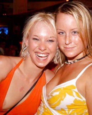 Downblouse Porn Pictures Xxx Photos Sex Images Pictoa