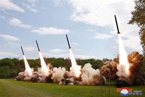 「世界最強の戦術核攻撃手段」金正恩氏がロケット砲訓練を指導 ライブドアニュース