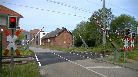 Spoorwegovergang Norden D Railroad crossing Bahnübergang YouTube