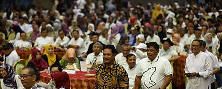 Alumni Berprestasi Wali Kota Madiun Menerima Penghargaan Dari Unesa