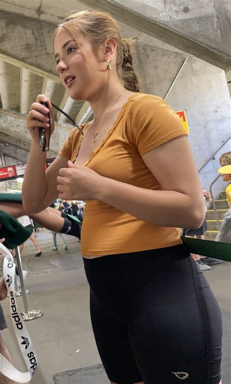 Hot Blonde Chick Spandex Leggings Yoga Pants Forum