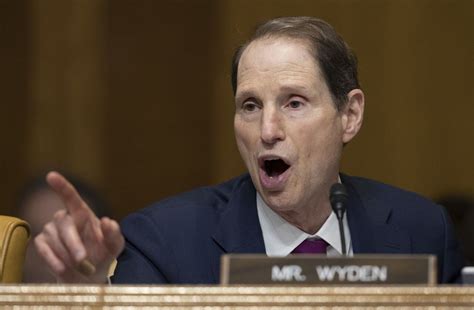 Ron Wyden: 'Constitutional crisis' will unfold if Donald Trump meddles with Russia probe (video ...