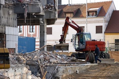 Foto Nekada Nje Veliko Okupljali Te I Ponos Vara Dinaca Danas Je Kup