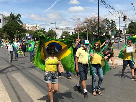 Manifestantes Fazem Protesto A Favor Do Governo Bolsonaro Em Montes