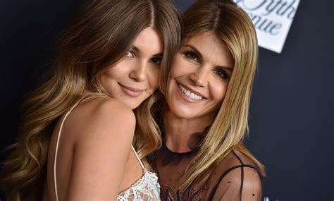 Lori Loughlin S Daughter Was On A Yacht Owned By Usc S Board Chairman When College Bribery