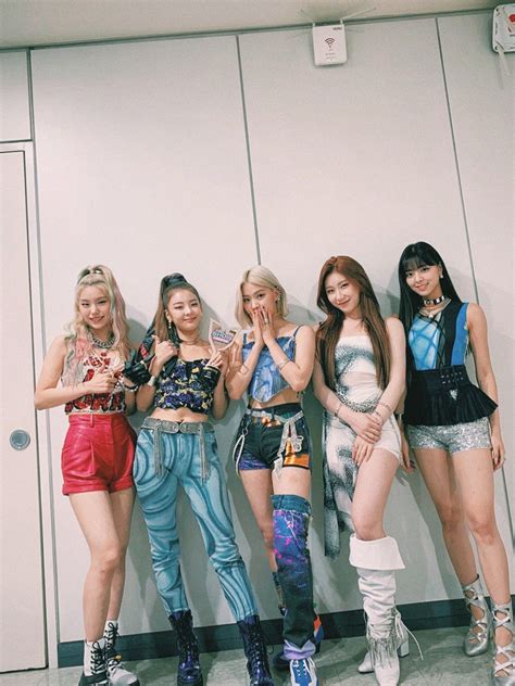 Itzy On Twitter Itzy Kpop Outfits Kpop Girls