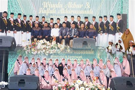 Wisuda Akbar Dan Haflah Akhirussanah Santriwan Santriwati Angkatan I