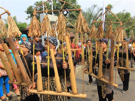 Cara Bermain Angklung Ilmu