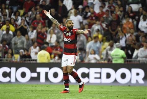 Flamengo Abre Conversas Por Renova Es Mas Deixa Para Bater Martelo