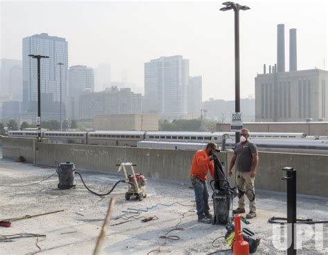 Photo Canadian Wildfire Smoke Drifts To Chicago Chi2023068602