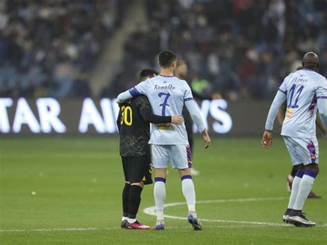 Abrazo De Gigantes Lionel Messi Y Cristiano Ronaldo Y El Momento M S