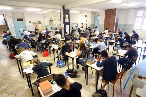 Bocciatura alla maturità annullata dai giudici Studente riammesso all