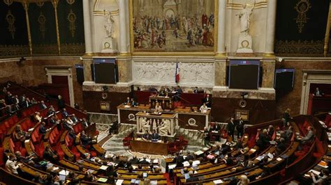 En cas de dissolution de l Assemblée nationale LFI et le RN se disent