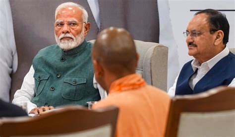 Pm Modi Holds Meeting With Yogi Adityanath Others In Delhi Amid Rift