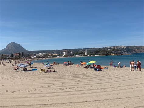 Turistas en la playa del Arenal el 5 de mayo de 2023 Jávea