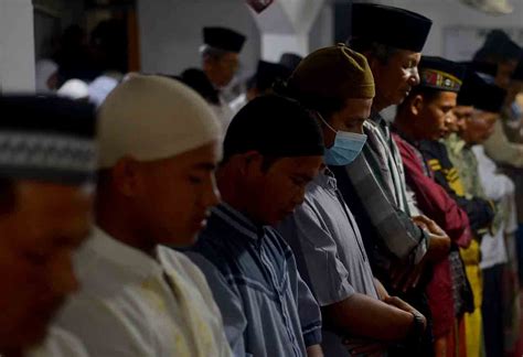 Foto Jamaah Tarekat Naqsabandiyah Gelar Salat Idul Adha Lebih Awal