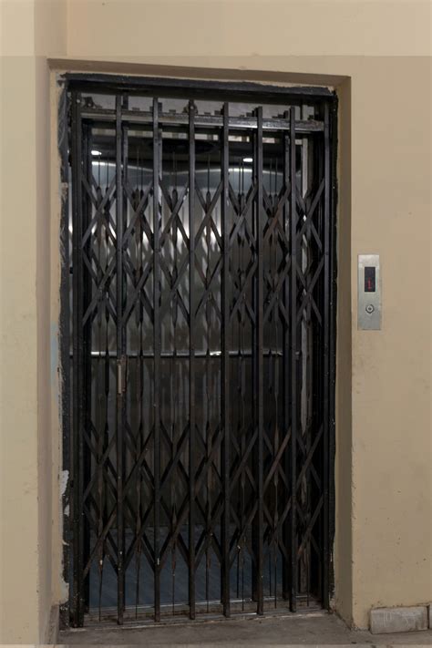 Manual Collapsible Door Lift Manufacturer In Hyderabad Lifts