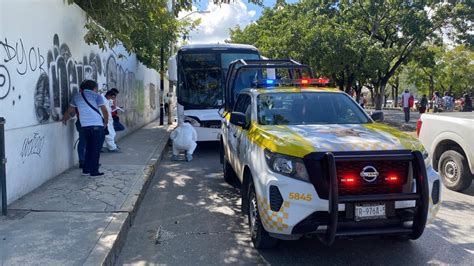 Conductor de un autobús turístico arrolla y mata a una mujer en Cancún