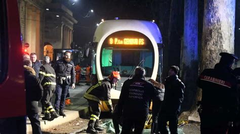 Incidente Tram In Piazza Oberdan A Milano Morta Ragazza Di 20 Anni