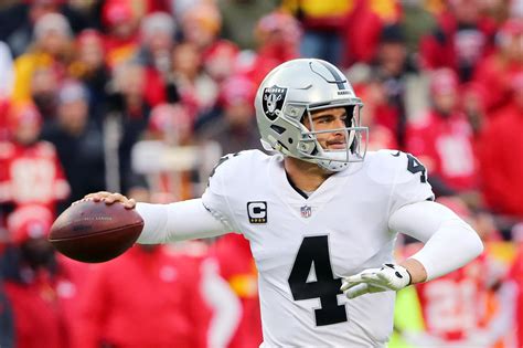 Raiders QB Derek Carr interception-less streak ends while setting two ...