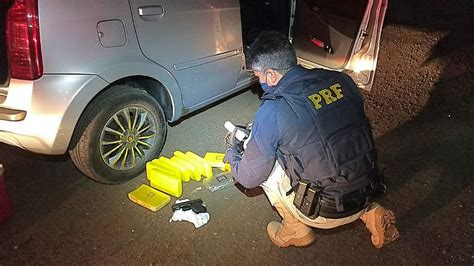 Coca Na Crack Arma E Muni Es Escondidos No Painel De Um Carro Prf