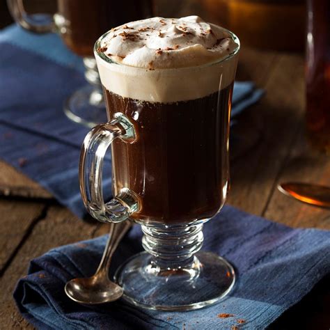 Irish Coffee: Das beste Rezept mit Kaffee & irischem Whiskey