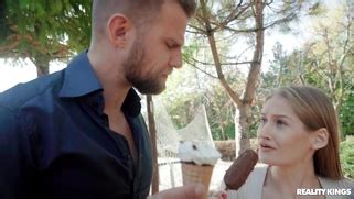Tiffany Tatum Gets Her Pussy Licked By Vince Karter Outdoors Porn