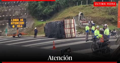 Accidente En La Línea Vehículo Al Parecer Se Quedó Sin Frenos Y Terminó Volcado El Nuevo Día