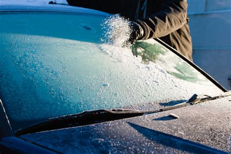 How to Keep Your Windshield Clear of Snow - Hunter Games Magazine