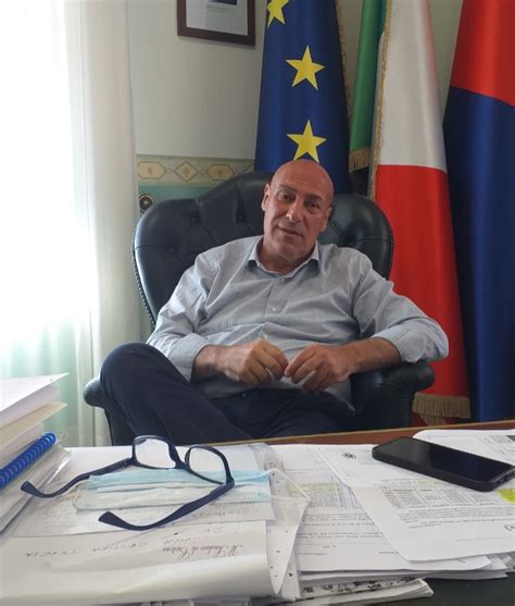 Vincenzo Voce Un Sindaco Con Prerogative Democratiche Nel Suo Ufficio