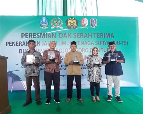 Kementerian Esdm Dan Komisi Vii Dpr Ri Resmikan Pju Ts Di Kabupaten