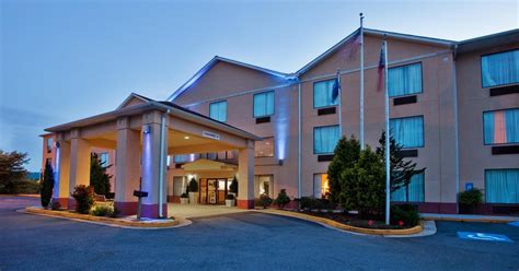 Holiday Inn Express & Suites Hiawassee from $105. Hiawassee Hotel Deals ...