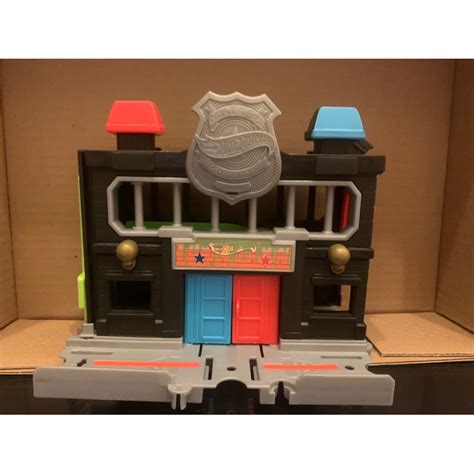 Hot Wheels City Police Station Breakout Playset Preloved Shopee Singapore