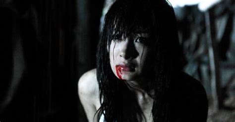 Mỹ nữ 8x hot nhất Trung Quốc lộ ảnh thổ huyết