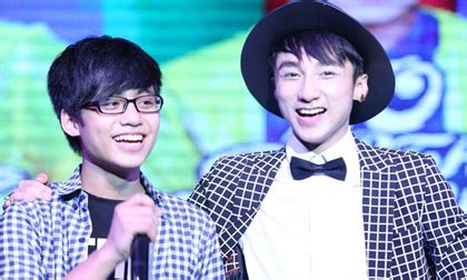 Hot Sơn Tùng M TP khoe em trai hotboy trong tiệc sinh nhật