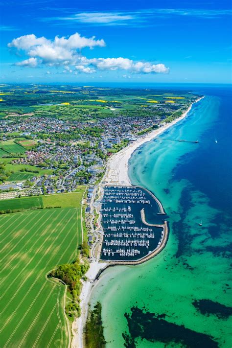 Gr Mitz Aus Der Vogelperspektive Meeres K Ste Der Ostsee In Gr Mitz Im