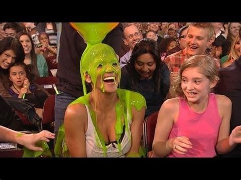 Messy Celebrity Polls: Halle Berry slimed from many angles