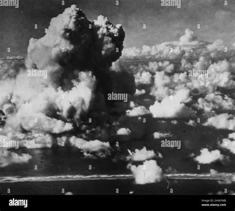 Archivalischer bikini Fotos und Bildmaterial in hoher Auflösung Alamy