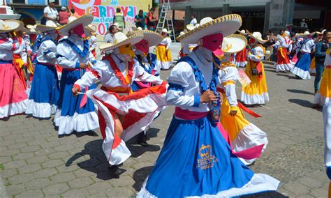 Música color y tradición en el Carnaval de huehues en Huauchinango