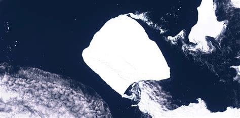 El iceberg más grande del mundo se pone en movimiento después de 30