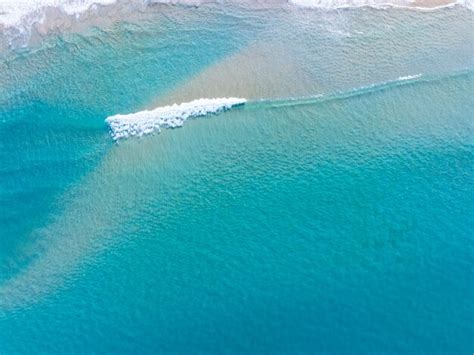 Belas Ondas Do Mar Superf Cie Da Guapraia Areia Costa Do Mar E Ondas