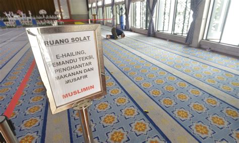 Ruang Khas Musafir Dan Pemandu Tunai Solat Di Masjid Negara Edisi