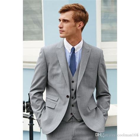 Light Grey Peak Lapel Grey Tuxedo Groomsmen Suit For Men S Wedding