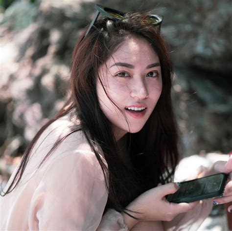 H I B N Th N N M R Nhau Di N Bikini Khoe Body N Ng B Ng T C Instagram