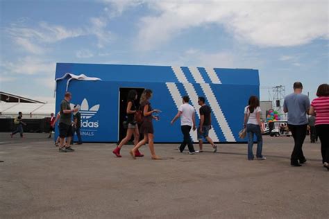 Adidas Pop Up Store Looks Like A Giant Shoebox Neatorama