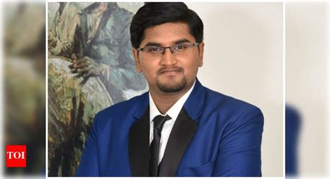 meet  multi faceted singer  voice  artist manoj sharma