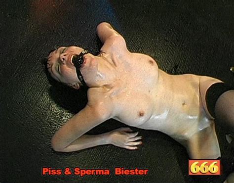 Piss Snapshots With Kathy And Annette Schwarz Porn Pic