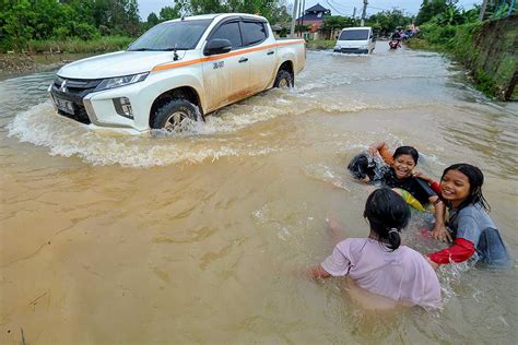 Buruknya Sistem Drainase Di Jambi Membuat Sejumlah Wilayah Terendam Banjir