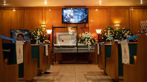Coronavirus Overwhelms Texas Funeral Homes - The New York Times